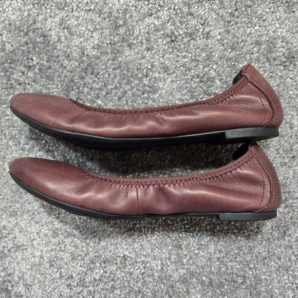 Born Rozalee Burgundy Leather Pointed Toe Ballet Flat Comfy Business Casual - Picture 8 of 11